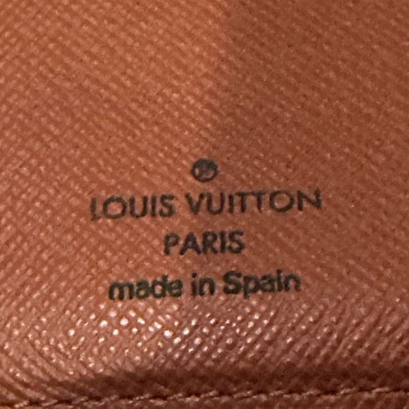 Louis Vuitton agenda with unbranded paper to start your journey. - Picture 7 of 12